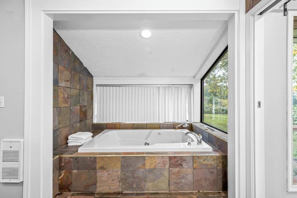 22 Acres Home With Hot Tub Minutes From Ilana Casino Ridgefield Ngoại thất bức ảnh